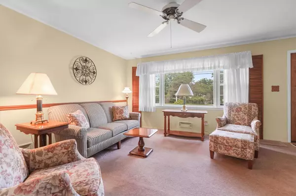 12 Eisenhower DR, Middletown, NY 10940