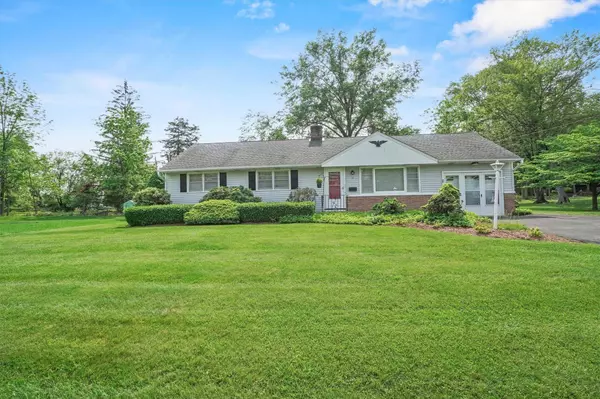 12 Eisenhower DR, Middletown, NY 10940