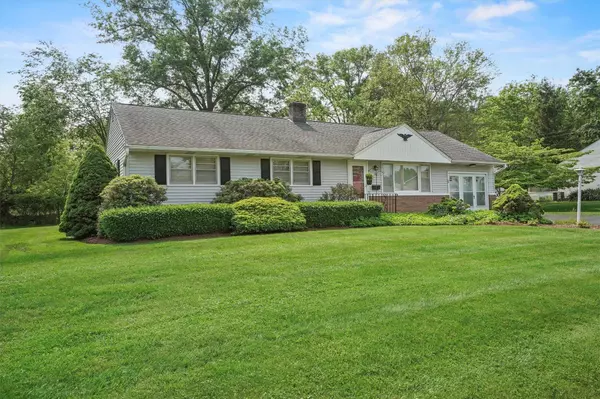 12 Eisenhower DR, Middletown, NY 10940