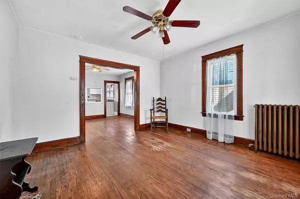 17 Nott PL, Newburgh, NY 12550