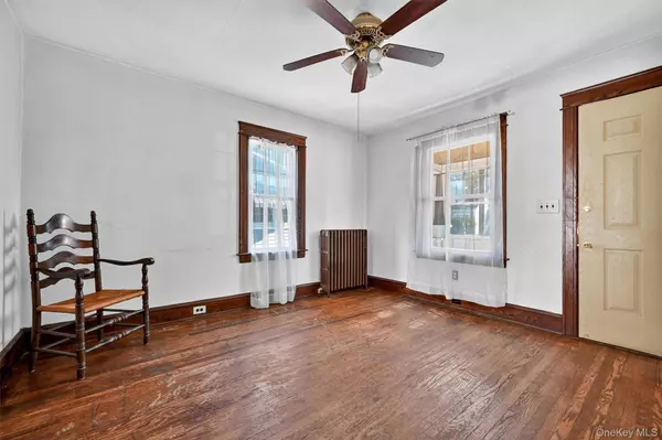 17 Nott PL, Newburgh, NY 12550