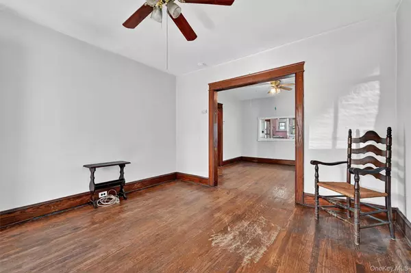 17 Nott PL, Newburgh, NY 12550