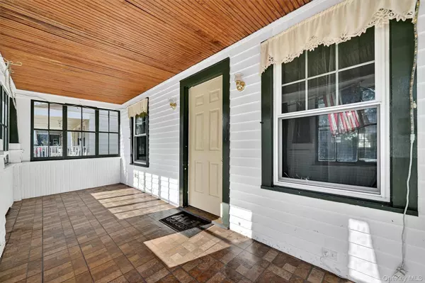 17 Nott PL, Newburgh, NY 12550