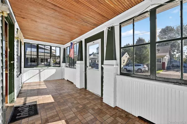 17 Nott PL, Newburgh, NY 12550