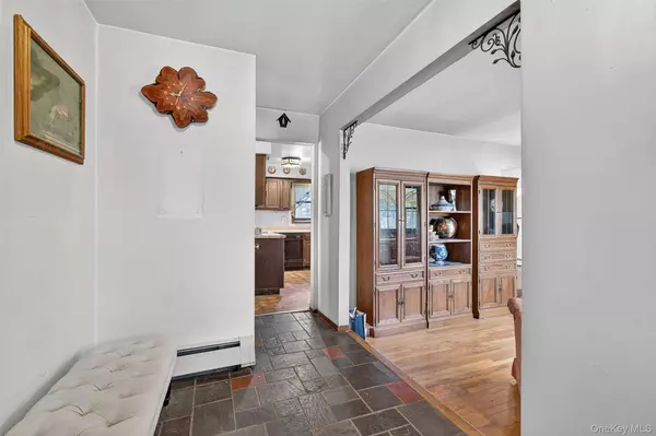 20 County Route 48, Thompson Ridge, NY 10985