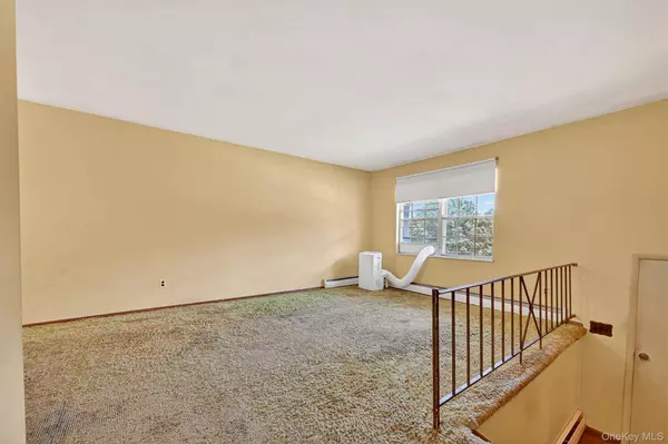 17 Hickory ST, Highland Mills, NY 10930