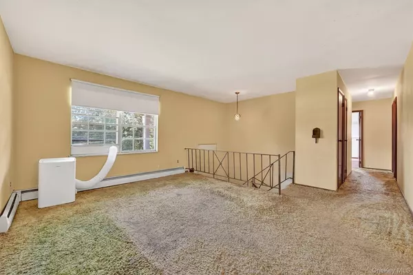 17 Hickory ST, Highland Mills, NY 10930