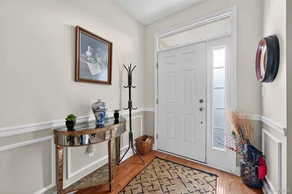 24 Juniper CIR, Middletown, NY 10940