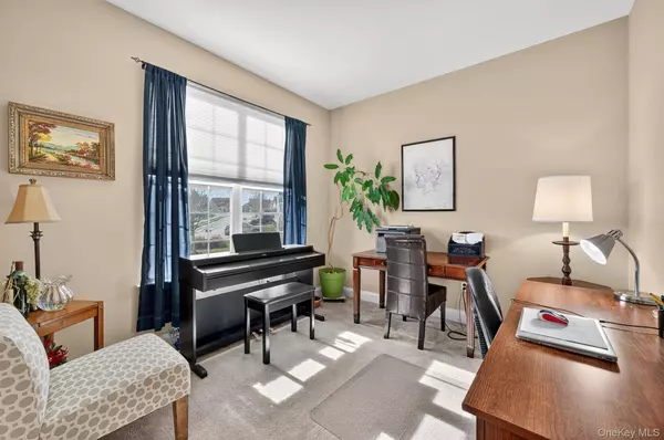 24 Juniper CIR, Middletown, NY 10940