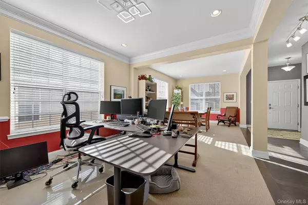 21 Cyprus DR, Middletown, NY 10940