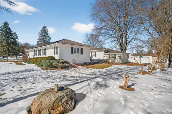 2 Thomas Jefferson PL, Middletown, NY 10940