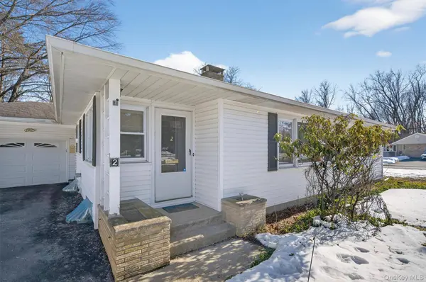 2 Thomas Jefferson PL, Middletown, NY 10940