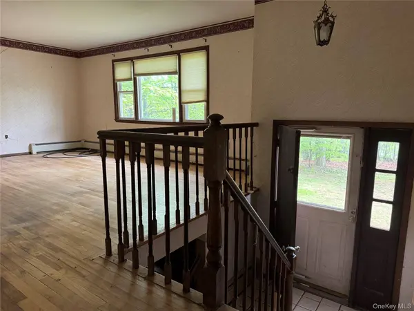 24 Emperor LN, Montgomery, NY 12549
