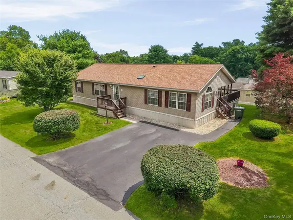 83 Pine DR, Bloomingburg, NY 12721