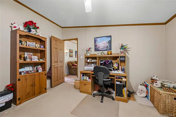83 Pine DR, Bloomingburg, NY 12721