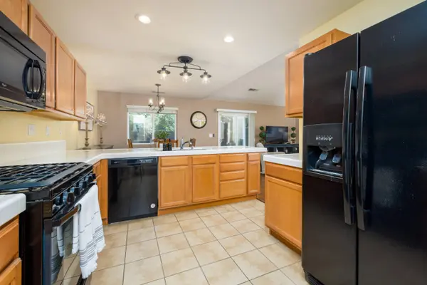 3120 Newport Avenue, Visalia, CA 93291