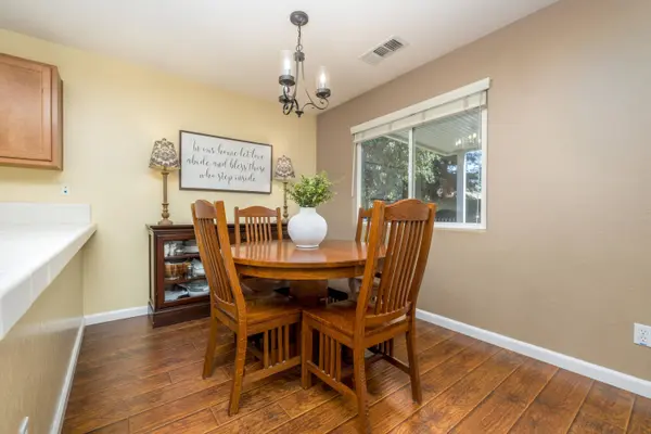 3120 Newport Avenue, Visalia, CA 93291