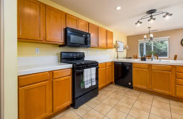 3120 Newport Avenue, Visalia, CA 93291