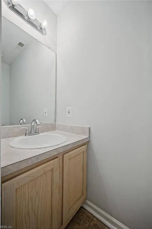 102 Pelican CV, Newport News, VA 23608
