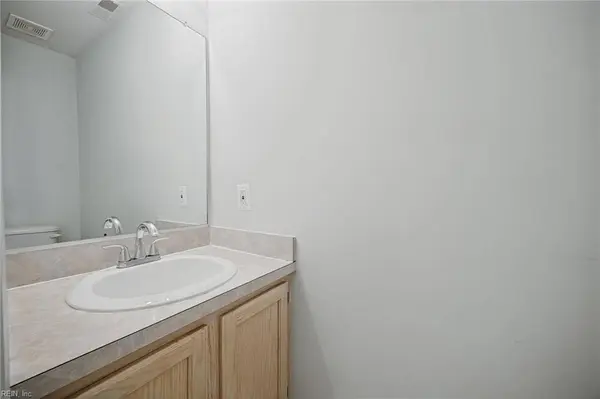 102 Pelican CV, Newport News, VA 23608