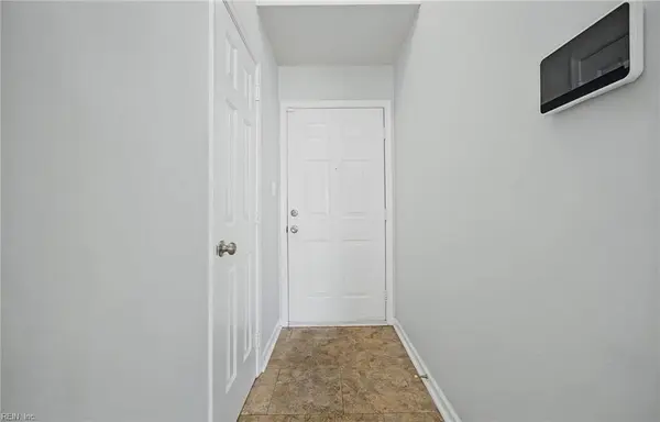 102 Pelican CV, Newport News, VA 23608