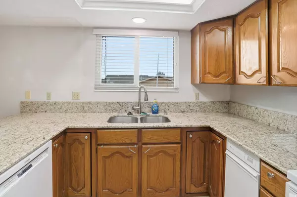 5558 S 1025 E, South Ogden, UT 84405