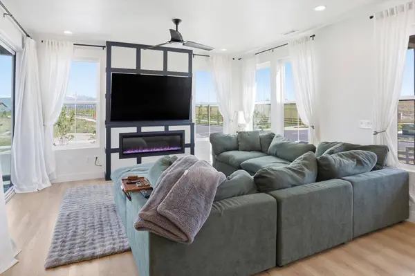 6962 W TERRAINE RD S #137, West Jordan, UT 84081