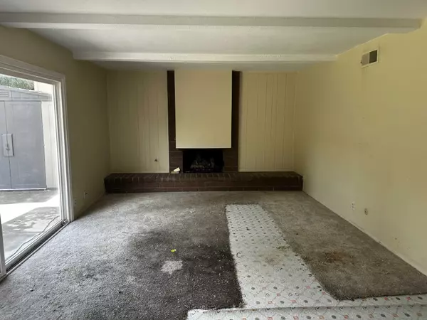 1070 Tulare Dr, Costa Mesa, CA 92626-2113