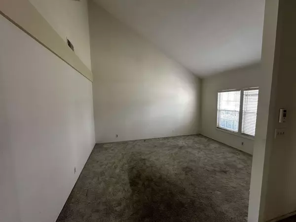 1070 Tulare Dr, Costa Mesa, CA 92626-2113