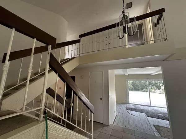 1070 Tulare Dr, Costa Mesa, CA 92626-2113