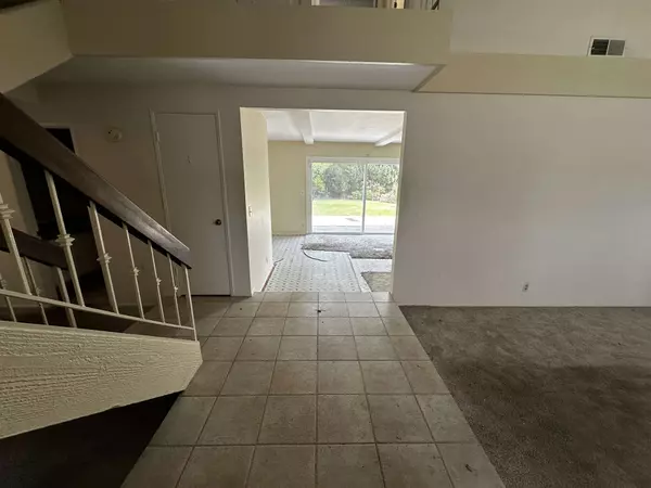 1070 Tulare Dr, Costa Mesa, CA 92626-2113