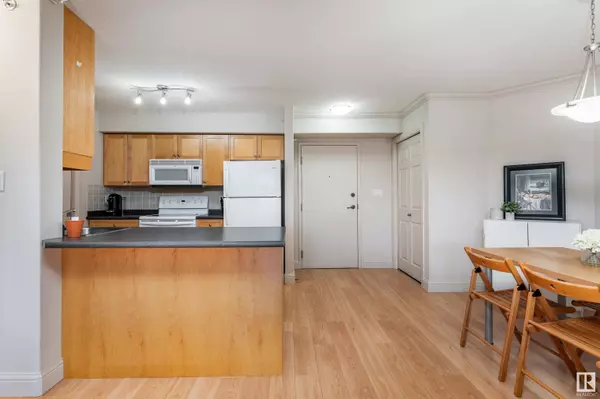 #430 13005 140 AV NW, Edmonton, AB T6V 1X1