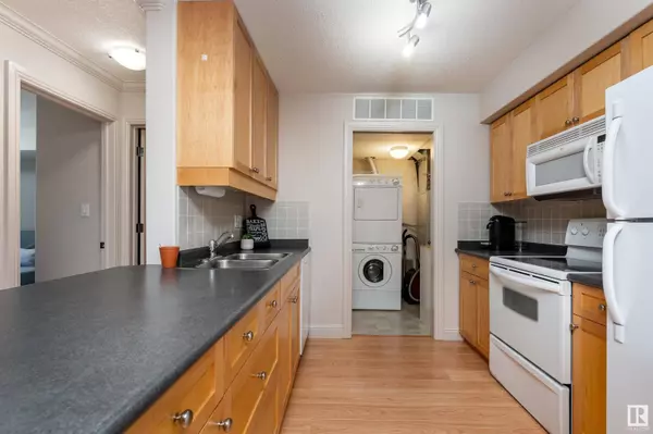 #430 13005 140 AV NW, Edmonton, AB T6V 1X1