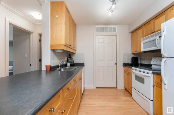 #430 13005 140 AV NW, Edmonton, AB T6V 1X1