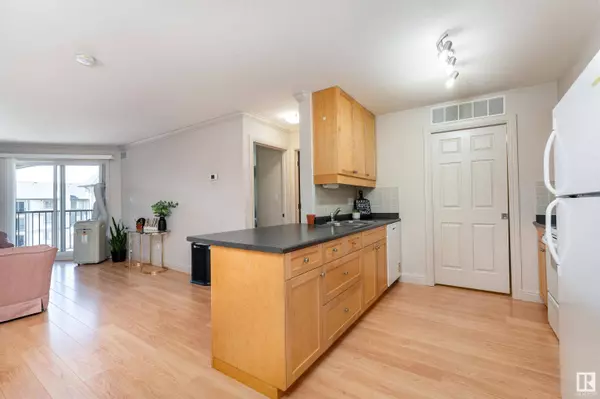 #430 13005 140 AV NW, Edmonton, AB T6V 1X1