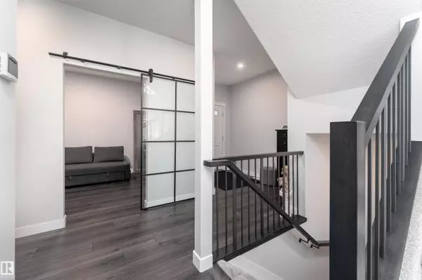 17713 73A ST NW, Edmonton, AB T5Z 0T1