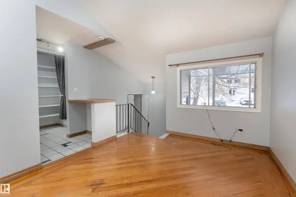 3419 48 ST NW, Edmonton, AB T6L 3R2