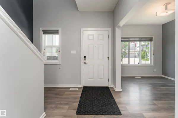 8811 223 ST NW, Edmonton, AB T5T 7H2