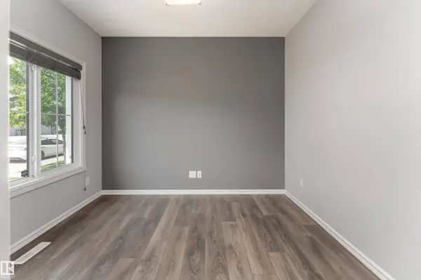 8811 223 ST NW, Edmonton, AB T5T 7H2