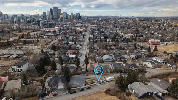205 Thomson AVE NE, Calgary, AB T2E 5B7