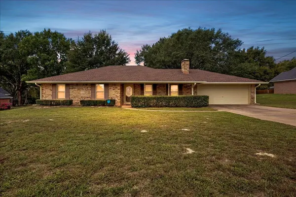 18196 Adele Ln, Whitehouse, TX 75791-9740