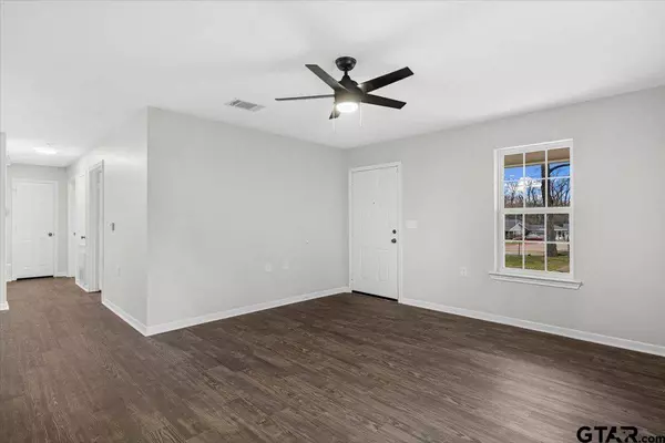 804 S Athena St, Troup, TX 75789