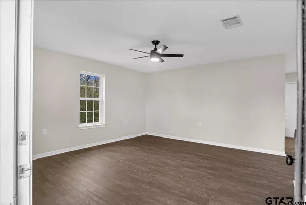 804 S Athena St, Troup, TX 75789