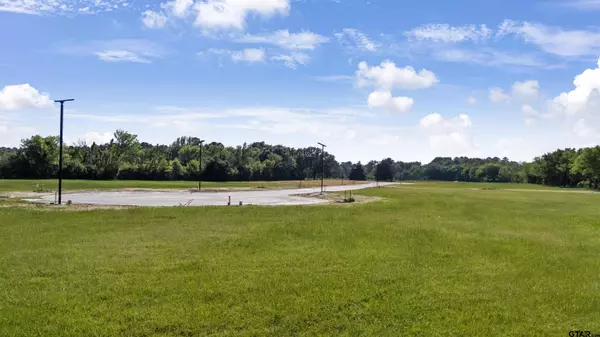 210 E Teal Drive, Troup, TX 75789