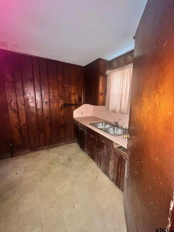 913 Crosby St, Tyler, TX 75701