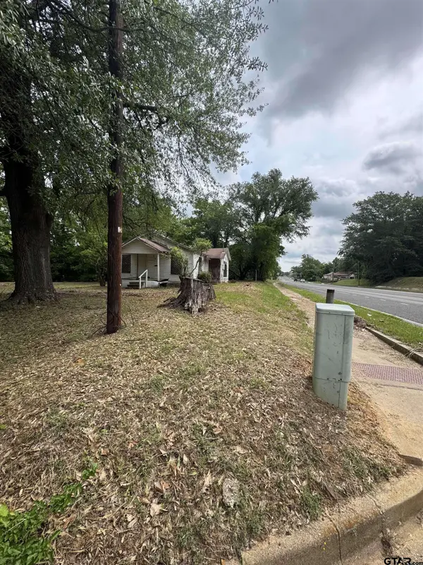 2013 N Tenneha Avenue, Tyler, TX 75702