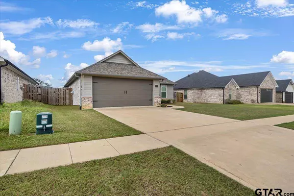 1802 Forestdale Boulevard, Whitehouse, TX 75791