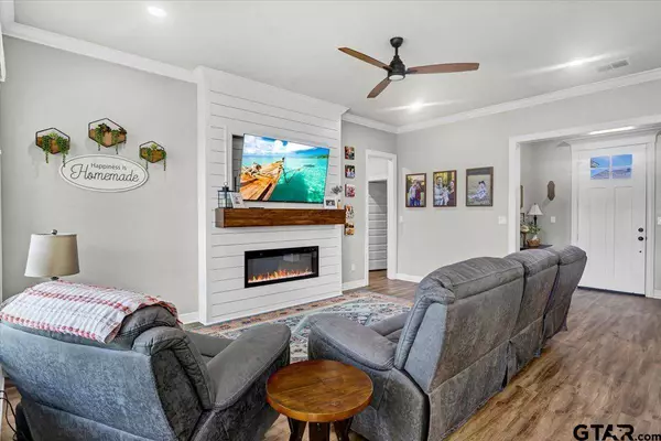 1802 Forestdale Boulevard, Whitehouse, TX 75791