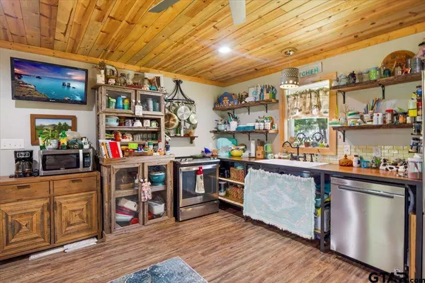 9367 County Road 2301, Arp, TX 75750