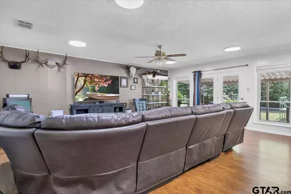 412 Peach Tree Drive, Palestine, TX 75803